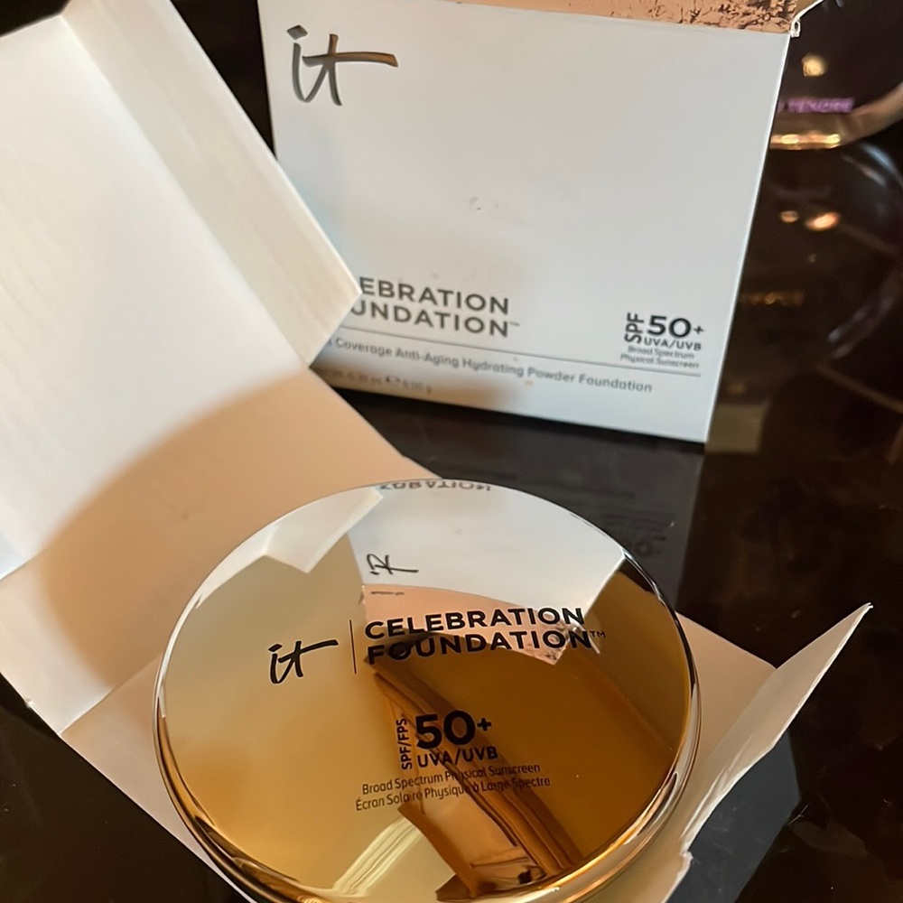 💕BRAND NEW💕. It celebration powder foundation